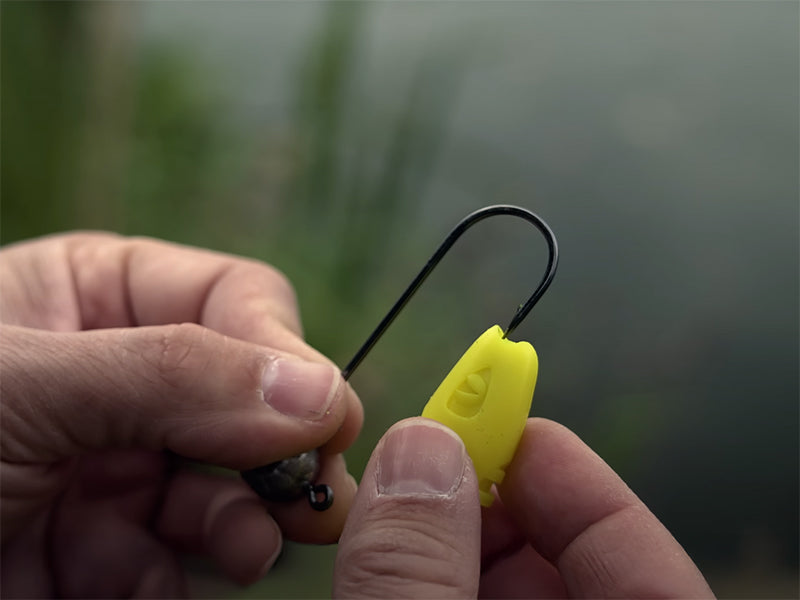 Grub-tartóval ellátott Delphin TYRE jigfej / 5 db